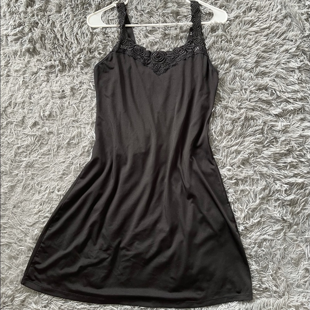 Short dress black fits size medium large 38-40 material stretch